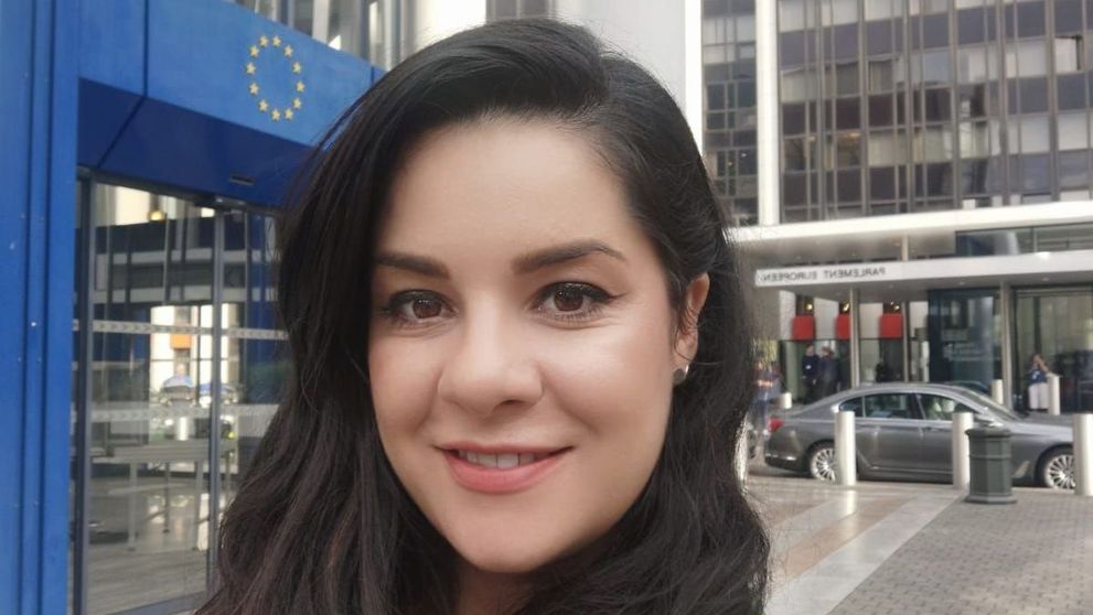 Oana Tache, jurnalistul român care va modera dezbaterea despre revenirea economică post COVID-19 din Parlamentul European