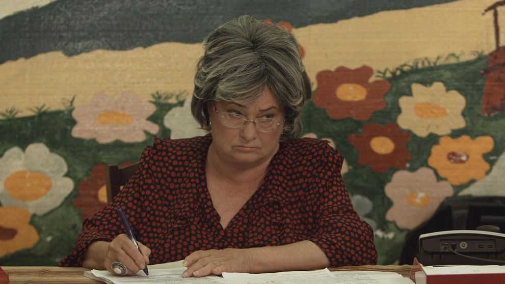 Stela Popescu, directoarea scolii din Las Fierbinti. Aventurile continua in cel mai tare serial de comedie din Romania!