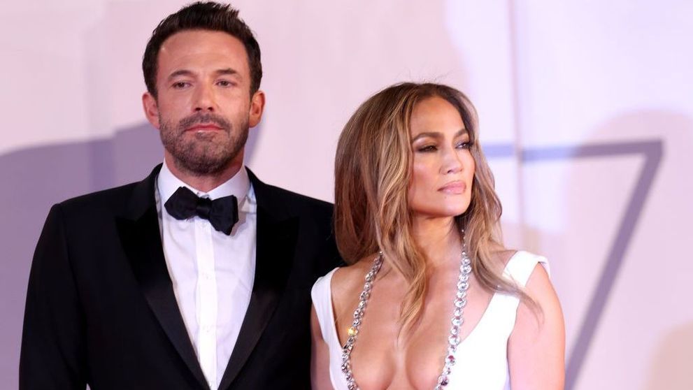 VIDEO Ben Affleck, protector cu iubita Jennifer Lopez. De ce l-a împins pe un fan înfocat care s-a apropiat de J Lo