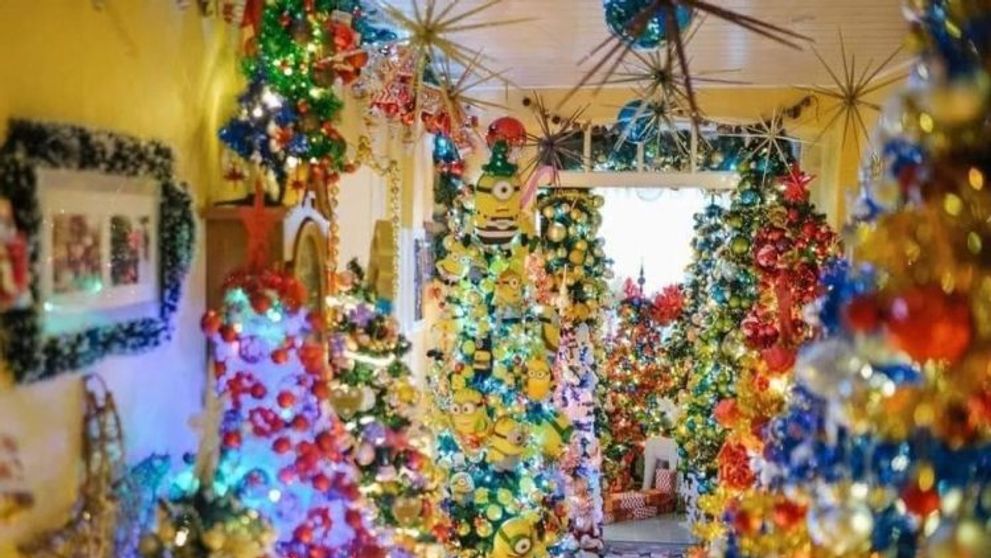 Record absolut! Cum arată casa împodobită cu 605 de brazi de Crăciun. Au fost folosite peste 110.000 de beculețe LED pentru decor