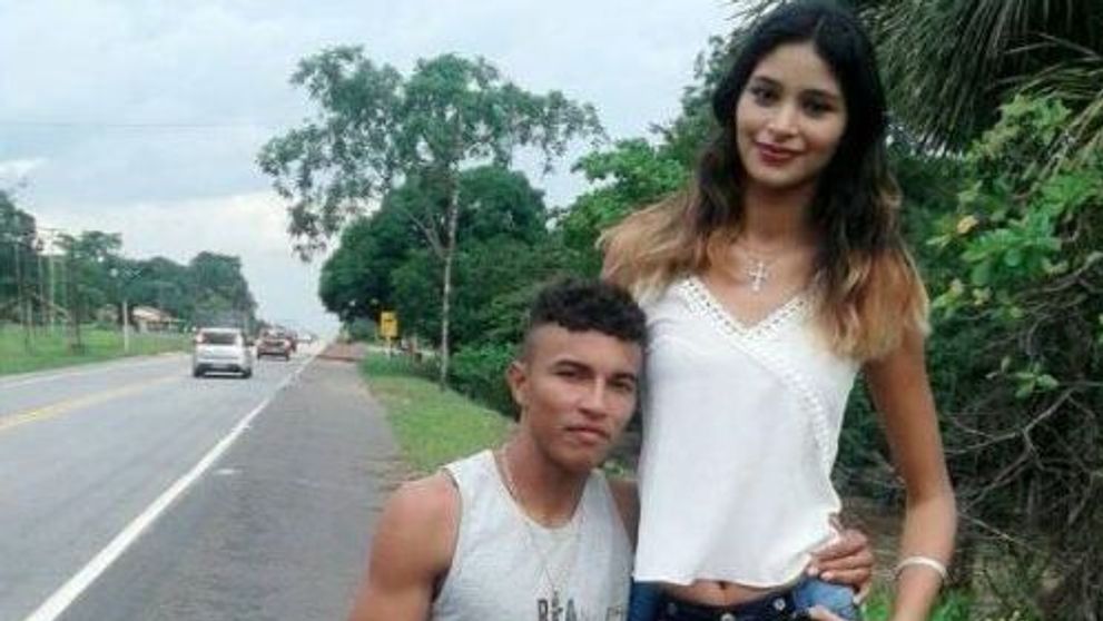 A devenit celebră în urma căsătoriei cu un bărbat mai scund decât ea. Cum arată acum familia celei mai înalte brazilience