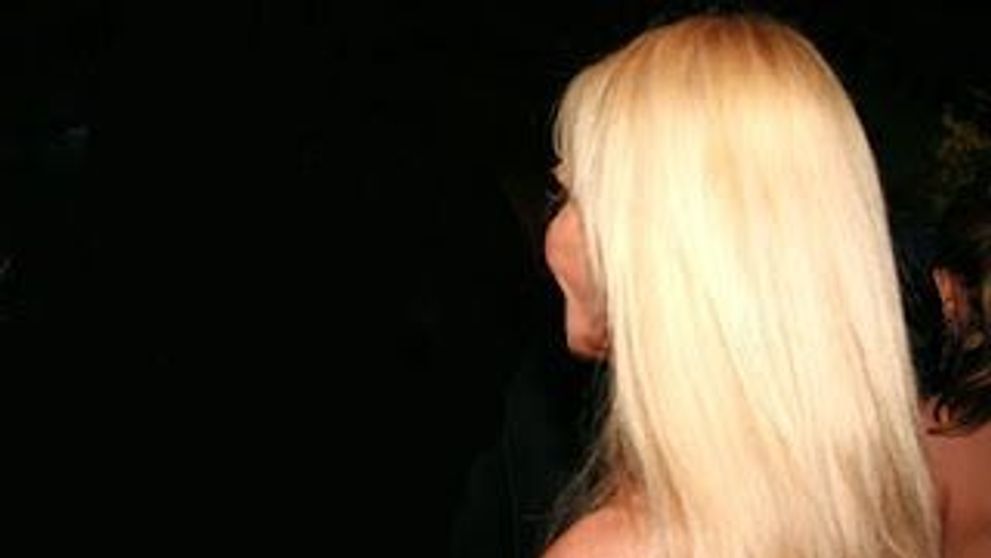 Este blonda, supla si 