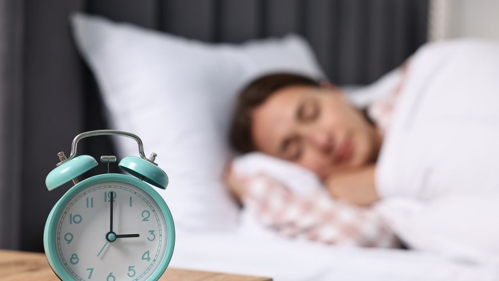 Câte ore ar trebui să dormi de la vârsta de 40 de ani, potrivit unui neurolog