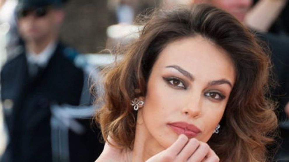 Gerard Butler ar putea deveni gelos. In ce ipostaza a fost surprinsa Madalina Ghenea alaturi de niste barbati necunoscuti