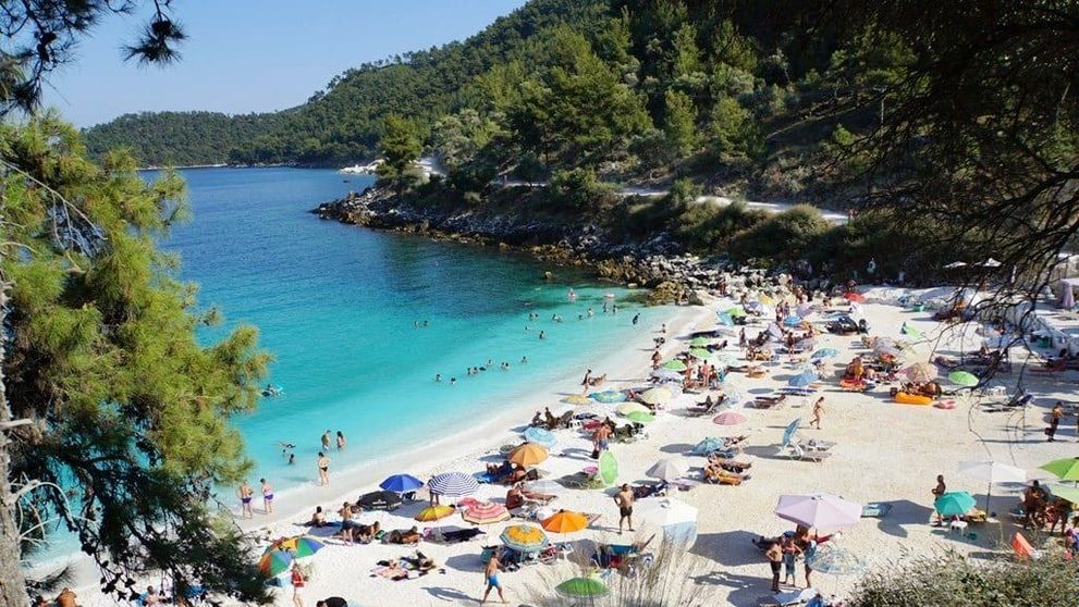 „Este un calvar!” Ce condiții a găsit un turist român pe o plajă celebră din Thassos