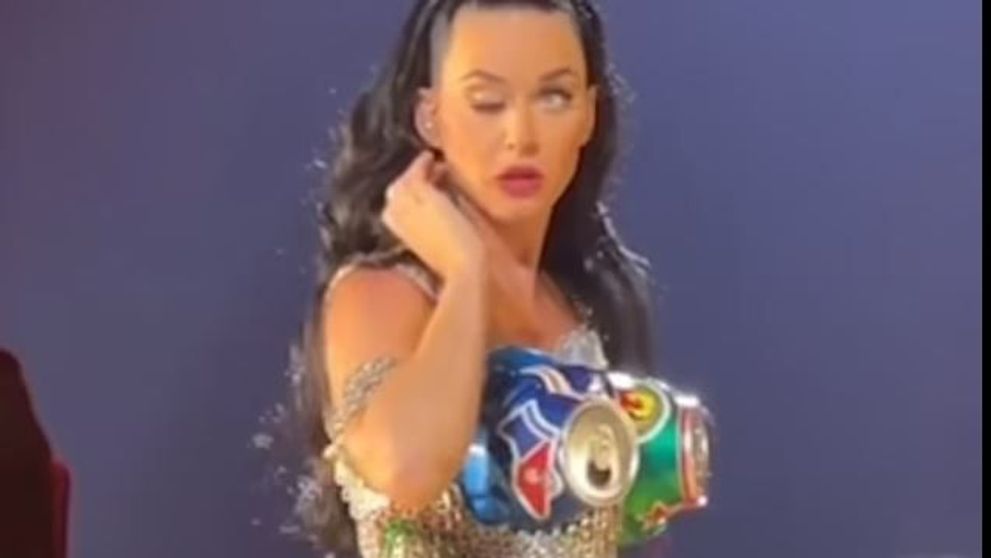 ”Clona-robot a dat eroare!” Katy Perry, virală după ce i-a căzut pleoapa în timpul unui concert la Las Vegas
