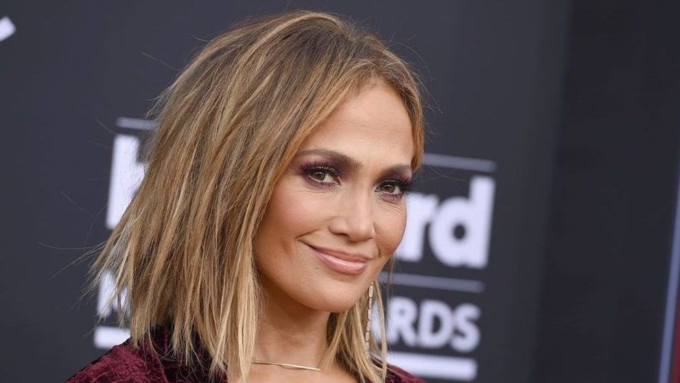 Jennifer Lopez, acuzată că a lovit cu mașina un fotograf
