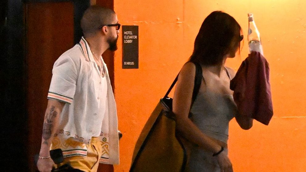 S-au împăcat, dar nu vor să recunoască! Kendall Jenner și Bad Bunny, surprinși de paparazzi când părăseau camera de hotel