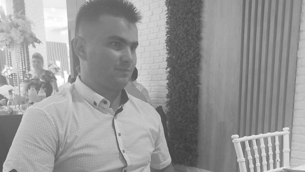 Tiberiu, un tânăr de 22 de ani din Botoșani, a murit în timpul unei petreceri, după ce s-a electrocutat. Cei apropiați sunt frânți de durere: „Îngerul meu, te voi păstra mereu în inima mea”