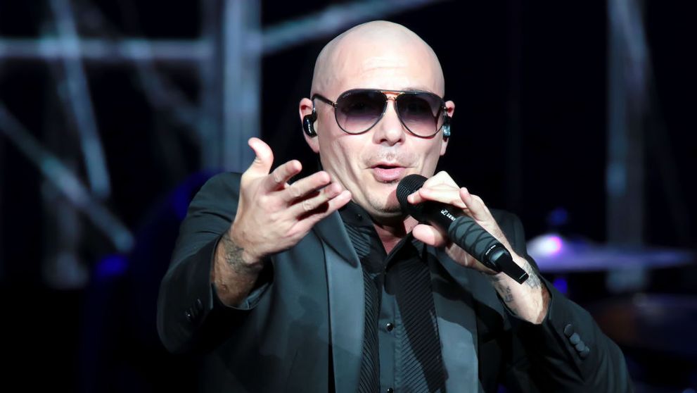 Pitbull, celebru pentru chelia lui, avea în tinerețe părul lung și des, barbă și mustață! Schimbarea de look șocantă prin care a trecut