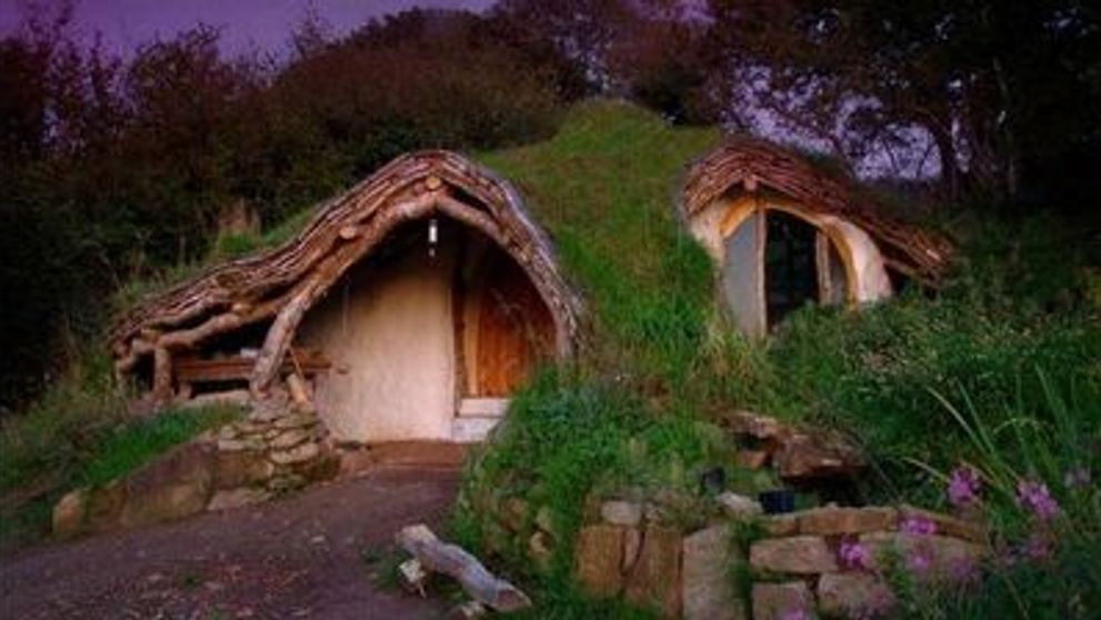 Uite cum poti construi o casa cu doar 5000 de dolari! GALERIE FOTO