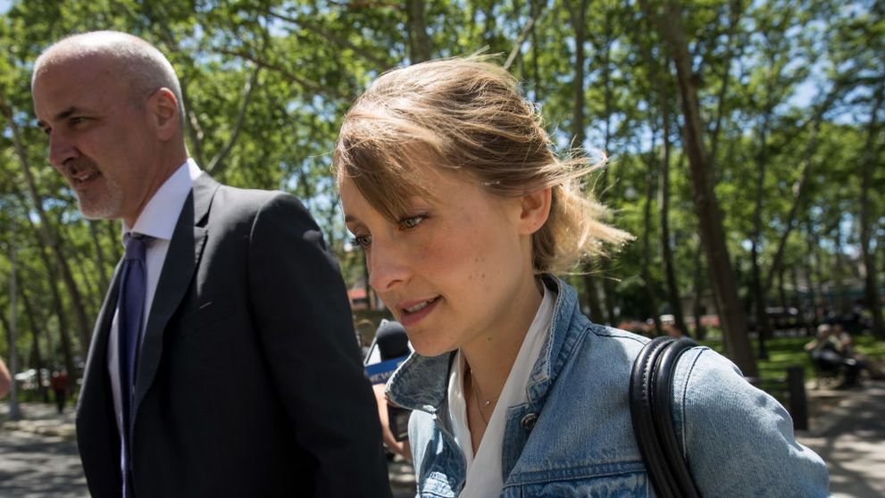 A cunoscut faima în ”Smallville”, apoi a intrat într-o sectă malefică, al cărui lider e condamnat la 120 de ani de închisoare. Allison Mack, dezvăluiri șocante în premieră