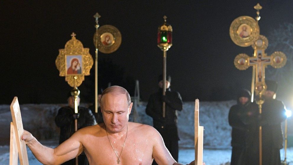 Vladimir Putin și secretul tinereții: băile în sânge de coarne de cerb