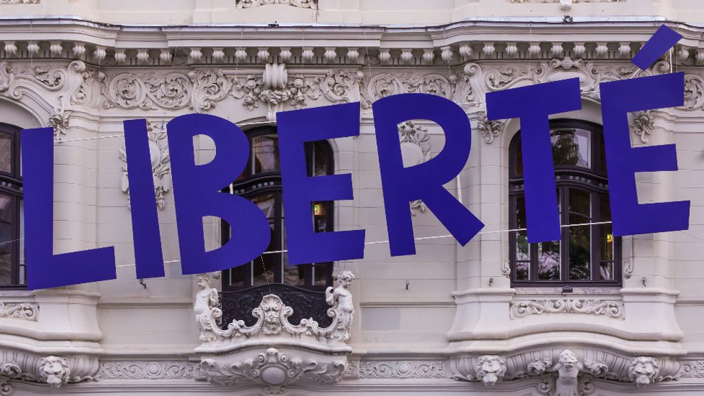 LIBERTÉ La Mița Biciclista – O reverență pentru Franța, un manifest pentru libertate
