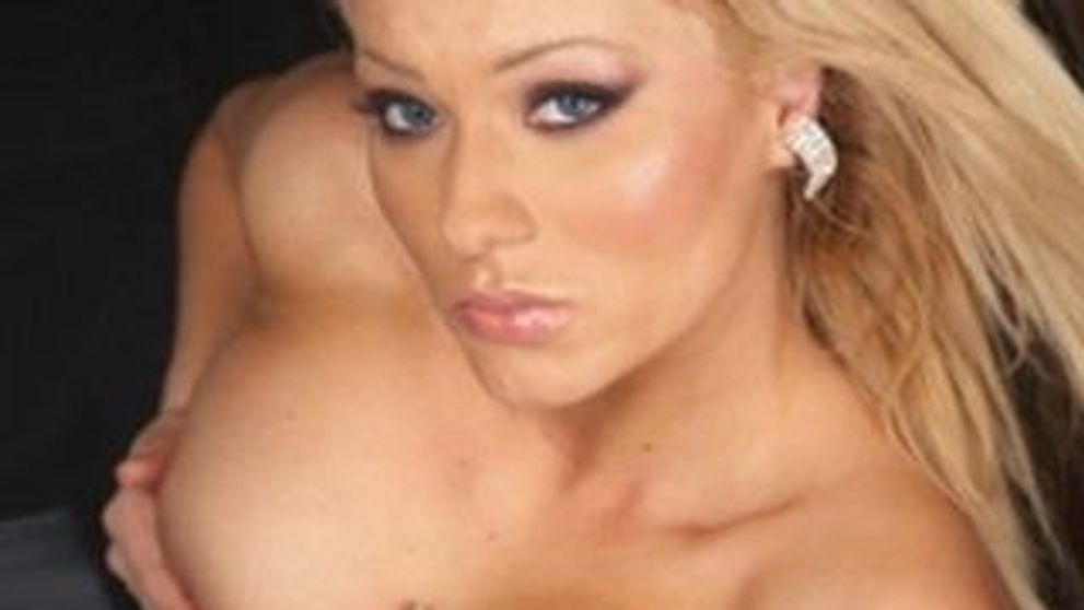 Simona Sensual se trage dintr-o familie de pictori profesionisti!
