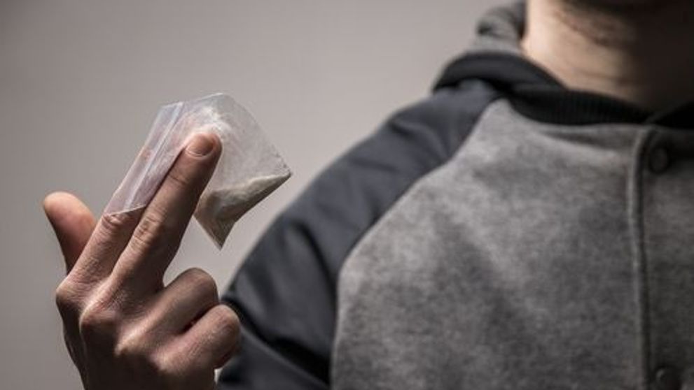 Un tânăr din Maramureș a cumpărat aspirină de 8.000 de lei, crezând că este cocaina. S-a dus la Poliție