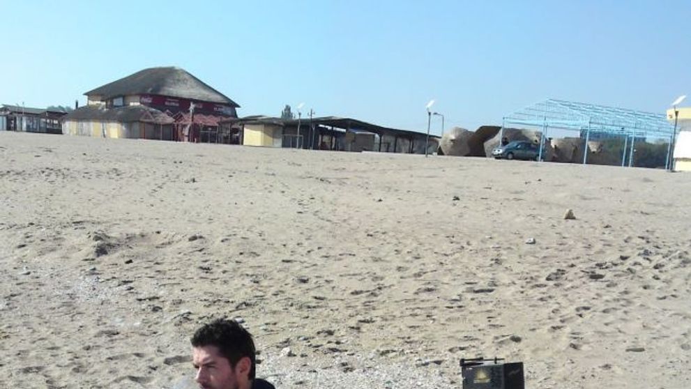 Peste 2.5 milioane de romani au zabovit la un pahar de vin cu Alex Dima. 