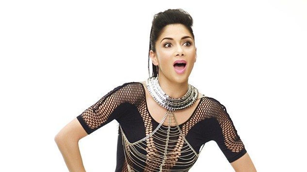 Nicole Scherzinger, extrem de indrazneata intr-o rochie transparenta. Cum isi promoveaza cantareata noul single: FOTO