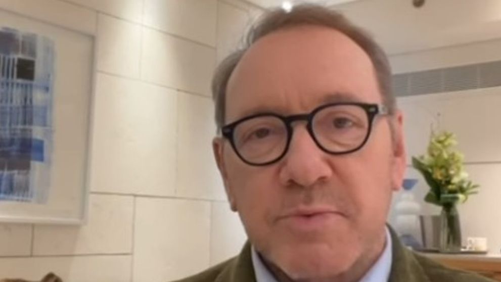 Mii de oameni i-au oferit cazare lui Kevin Spacey după ce declarațiile sale recente au făcut vâlvă pe internet. Ce mesaj le-a transmis actorul
