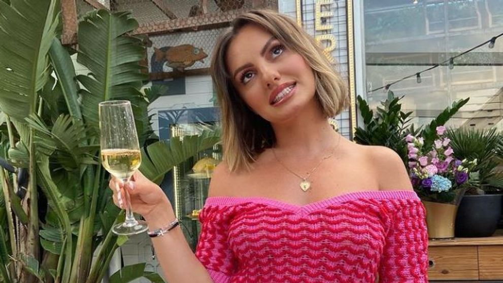 Alexandra Stan, apariție plină de senzualitate în bikini. Cântăreața își petrece vacanța în Italia