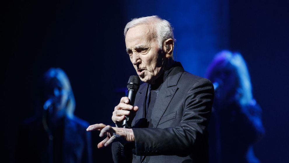 Charles Aznavour a murit. Cel supranumit ”Frank Sinatra al Franței” s-a stins la 94 de ani