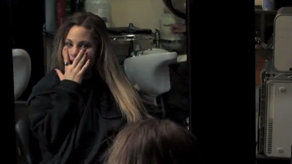 Stafia din oglinda. Farsa care a bagat in sperieti femeile dintr-un salon de frumusete: VIDEO
