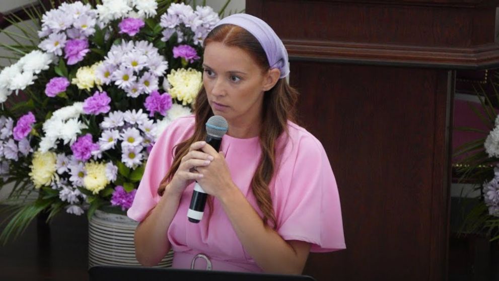 Ce a făcut-o pe Diana Dumitrescu să se pocăiască. Actrița recunoaște că niciodată nu ținuse post și nu se împărtășise, cât timp a fost ortodoxă. Ce s-a întâmplat în viața ei: „M-am botezat. M-am pocăit. Este foarte greu!”