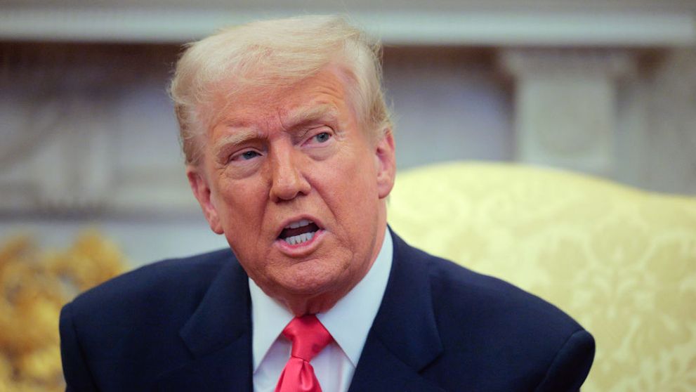 Donald Trump, nemulțumit de felul în care apare pe coperta Time: „Cea mai proastă poză din toate timpurile! Mi-au făcut părul ‘să dispară’ și deasupra capului plutea ceva care arăta ca o coroană, dar una extrem de mică”