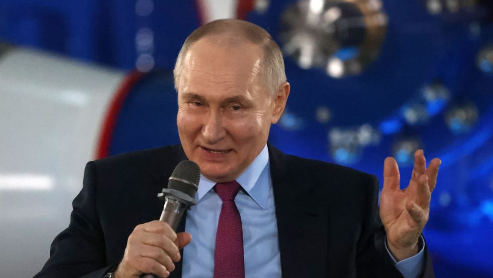 Ce face Vladimir Putin în timp ce toți se întreabă cum a murit Alexei Navalnîi
