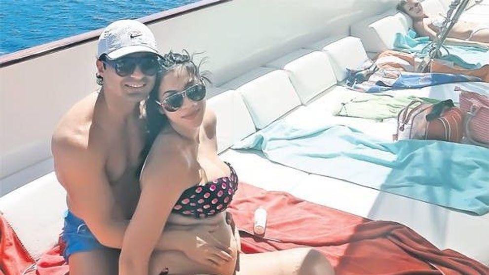 Cele mai sexy mamici din Romania, la plaja. Ce ascund vedetele sub haine