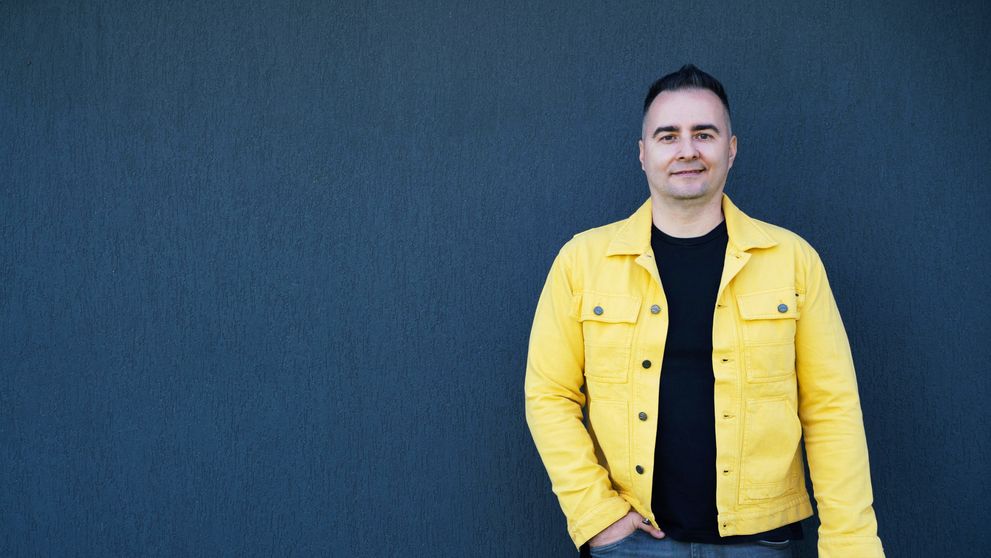 Rareș Năstase se declară fan înrăit al serialului „TĂTUȚU`” Ce spune jurnalistul PRO TV despre cel mai nou serial VOYO Original: „M-a prins teribil povestea...”