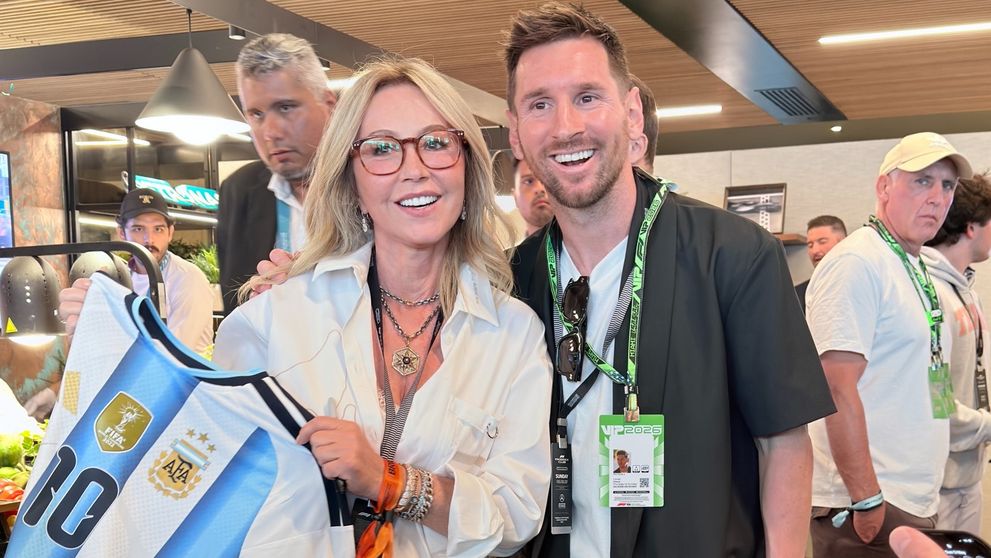 ”Cred că ești sigura femeie pe care Messi a atins-o într-o poză!” Anastasia Soare, cea mai bogată româncă de la Hollywood, moment memorabil cu Messi
