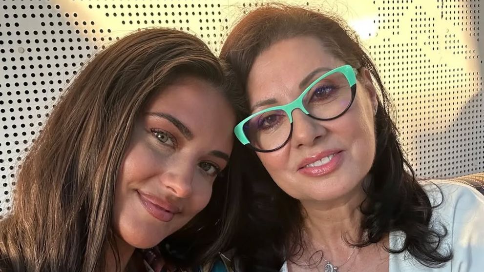 Mama Antoniei a absolvit facultatea la aproape 60 de ani. Cum arată Denise Iacobescu în prezent