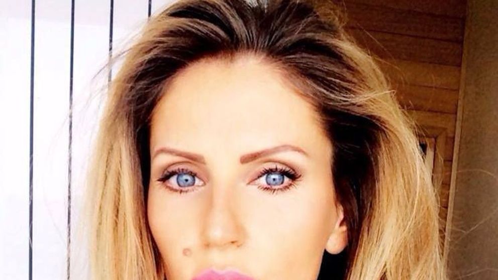 Andreea Banica, in cel mai sexy costum de baie purtat pana acum. Cum arata cu adevarat trupul artistei in cea mai recenta fotografie