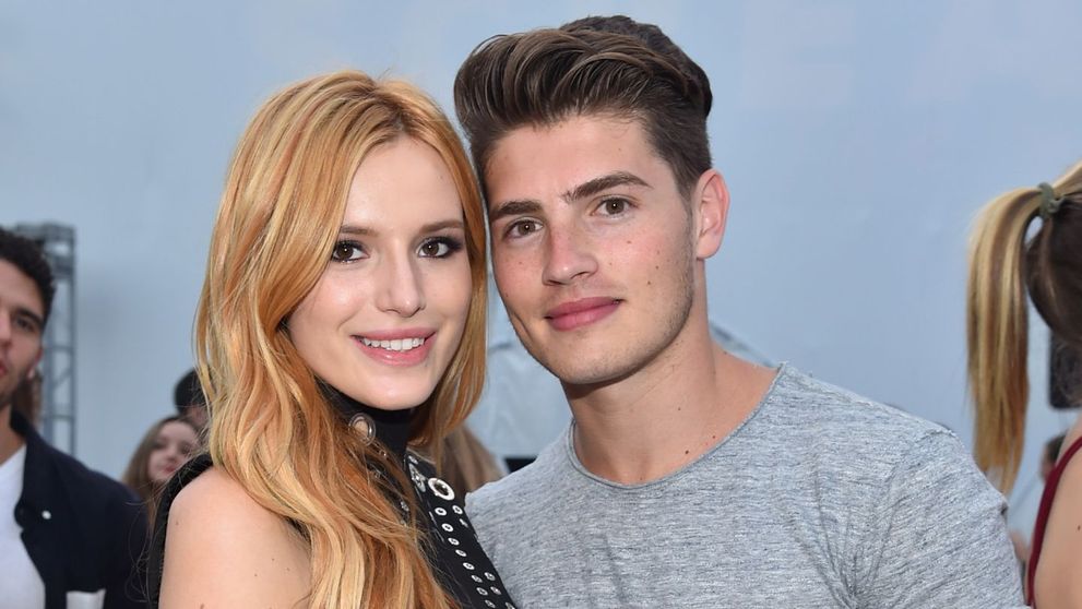 Bella Thorne si Gregg Sulkin s-au despartit dupa un an de relatie. Motivul pentru care si-au spus adio