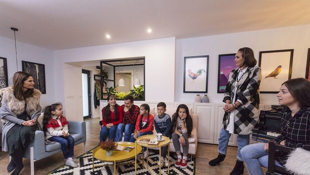Familia Ispilat a pasit aseara cu bucurie in locuinta renovata de echipa Visuri la cheie