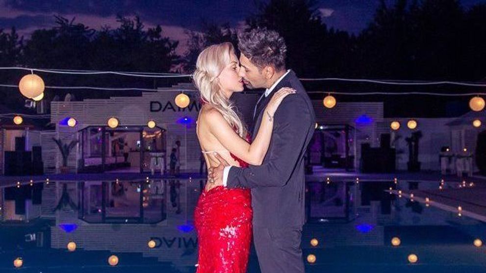 Connect-R a recunoscut ca Misha, sotia lui, este insarcinata. Ce sex va avea bebelusul