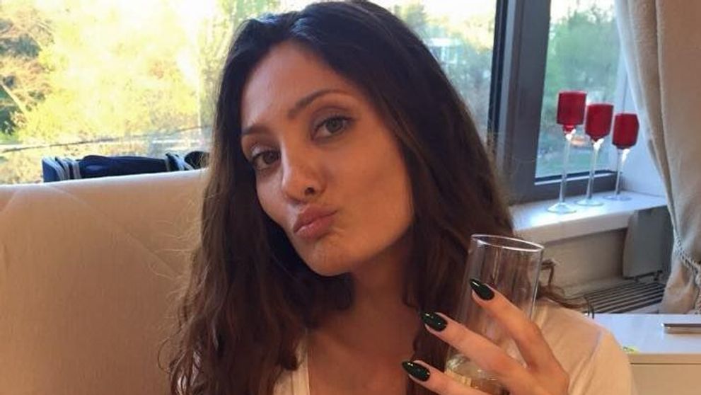 Claudia Pavel, imaginile care au incins atmosfera pe Facebook. A pozat NUD, iar fotografiile au ajuns pe internet