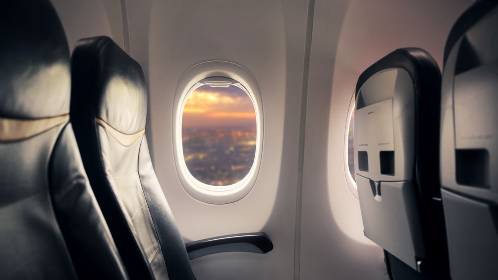 De ce nu ar trebui niciodată să te așezi pe ultimul rând din avion. Avertismentul experților în călătorii