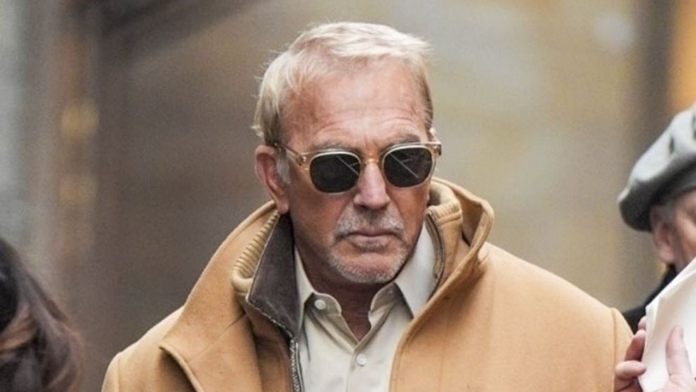 Femeile erau înnebunite după el în anii ’90, iar la 71 de ani Kevin Costner continuă să fie un adevărat Casanova: stil impecabil și zvonuri fierbinți cu J.Lo și Sharon Stone