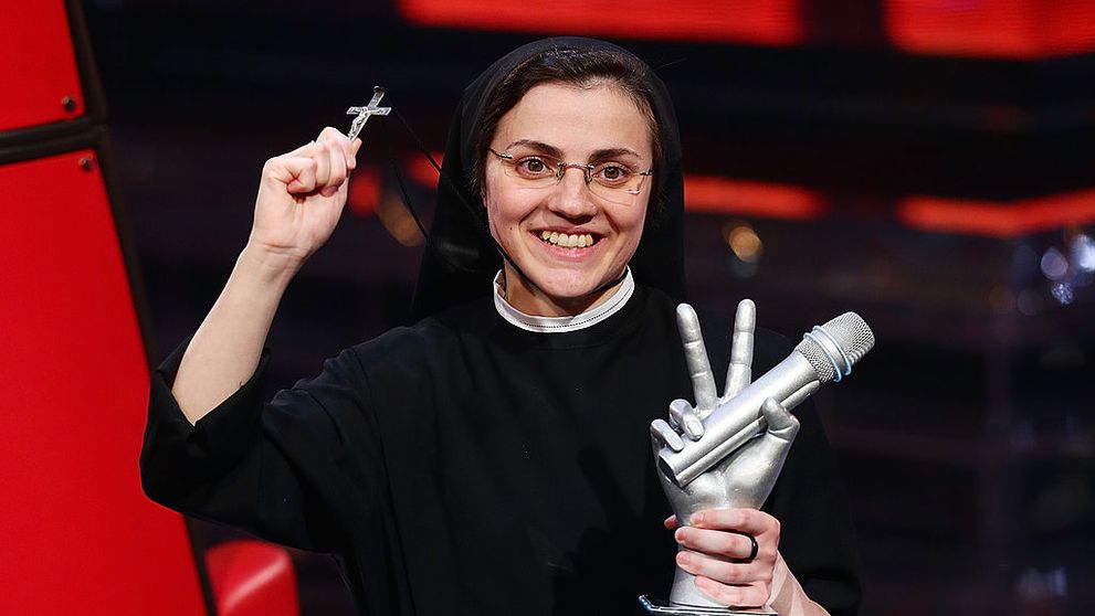 Ce face fosta călugăriță la 10 ani de când a câștigat Vocea Italiei! Arată complet diferit, are tatuaj și vorbește despre viața amoroasă