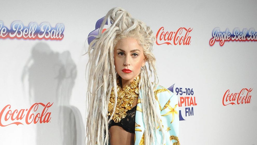 Lady Gaga, in costum de baie. Cum arata corpul artistei atunci cand renunta la hainele extravagante