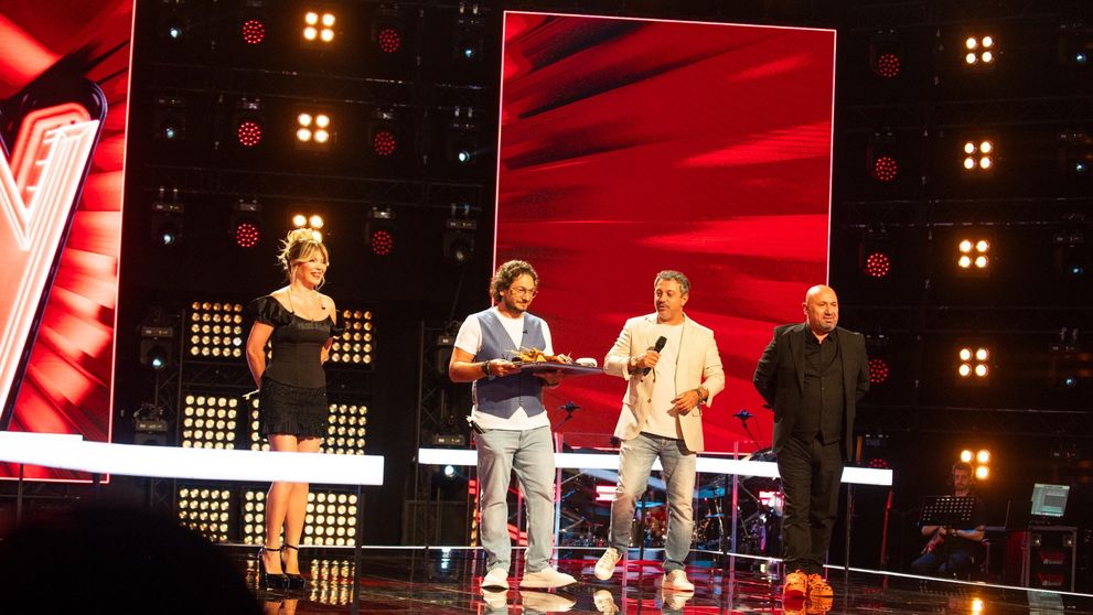 Gina Pistol și chefii MasterChef vor face spectacol în platoul Vocea României: „A fost așa de intens momentul că mi-a lăsat gura apă” În această seară, emoțiile vor fi la dublu pentru că începe etapa confruntărilor!