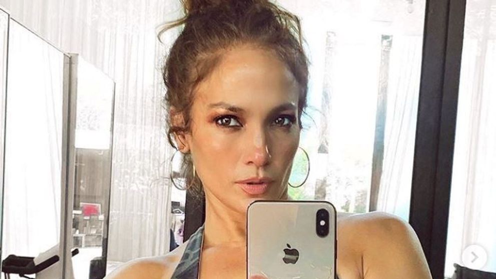 Jennifer Lopez a surprins un bărbat în timp ce-o privea pe geamul unei săli de sport, fără ca ea să știe
