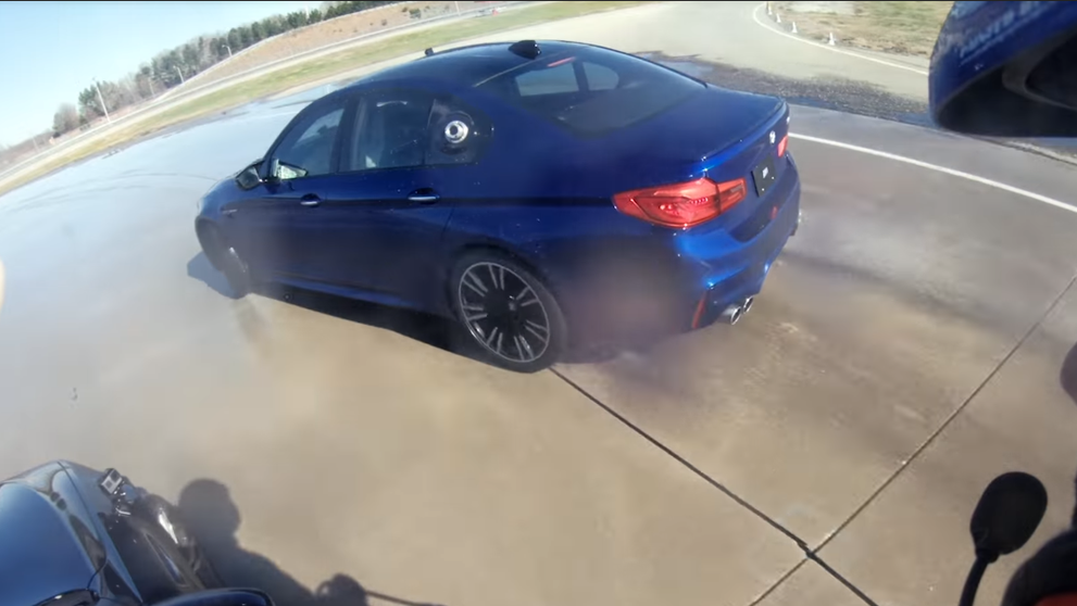 Imaginile pe care trebuie sa le vada fiecare posesor de BMW! Ce a reusit un sofer sa faca - VIDEO