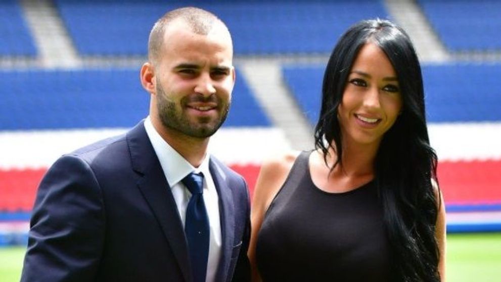 Relație cu năbădăi! Un fotbalist s-a certat cu iubita și apoi ea a vrut să dea cu mașina peste el