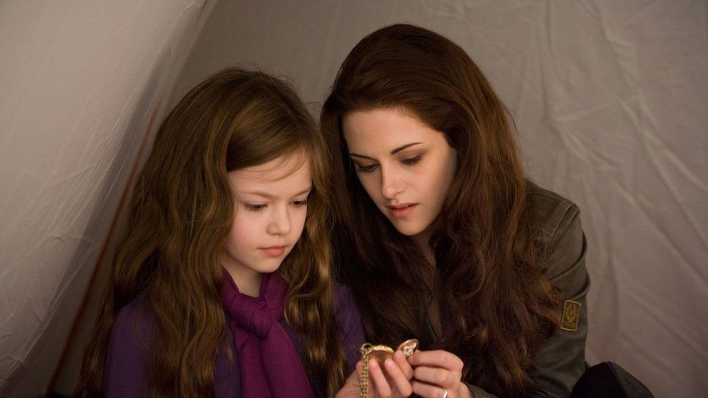 Transformare remarcabilă pentru starul din Twilight. Cum arată acum Mackenzie Foy, ”fiica” Bellei Swan