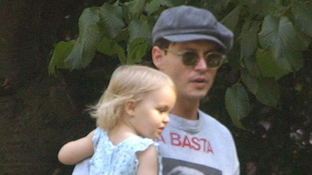 Fetita adorabila din bratele lui Johnny Depp e domnisoara in toata regula. Cum arata Lily-Rose la 15 ani