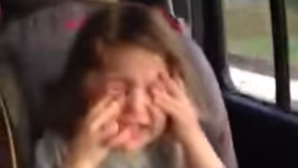 Reactia simpatica a unei fetite cand afla ca mama ei este insarcinata. Filmuletul care te va face sa razi cu lacrimi