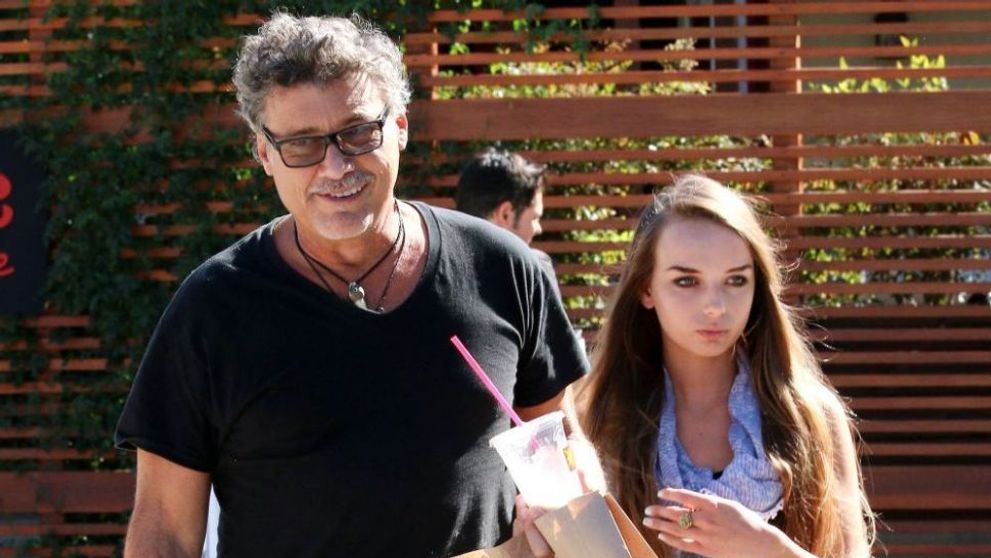 Par tata si fiica, dar relatia lor e mai intima de atat! Ce varsta are iubita actorului de 59 de ani din 
